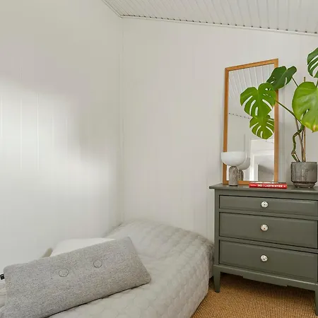 Split-level With View Of Aro