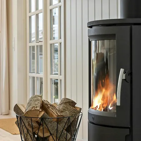 Split-level With View Of Aro 別荘