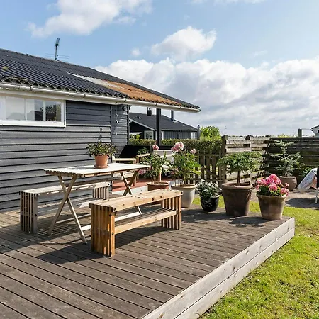 Split-level With View Of Aro 別荘