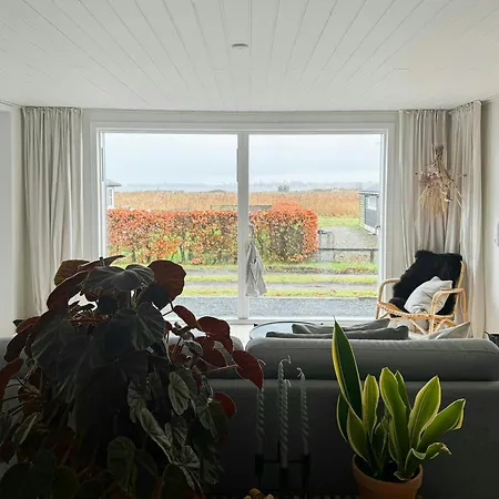 Split-level With View Of Aro 別荘