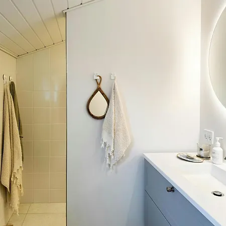 Split-level With View Of Aro 別荘